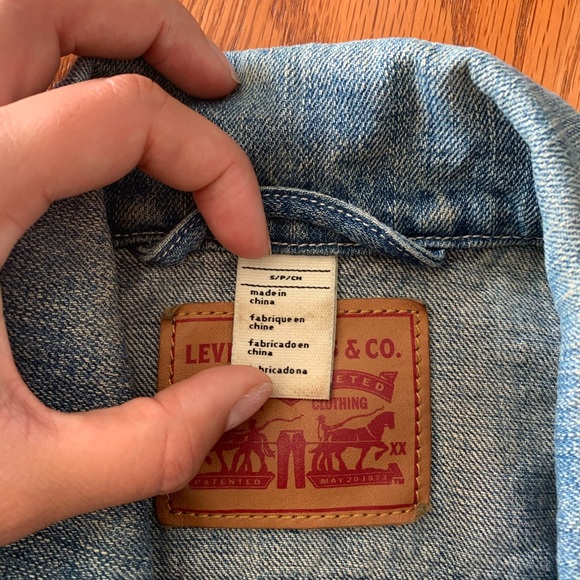 Levi’s Denim Vest - Picture 3 of 3